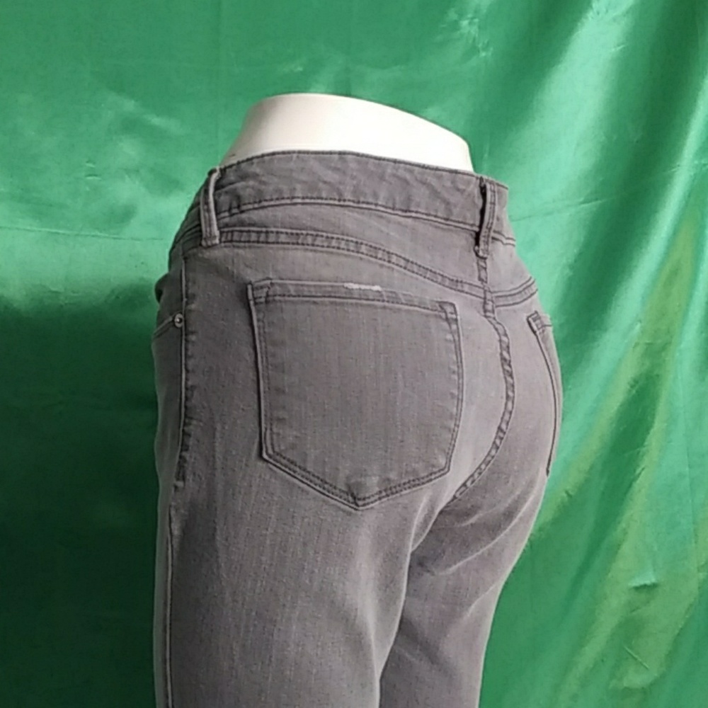 Skinny stretchy rip jeans. Old Navy. Size 10